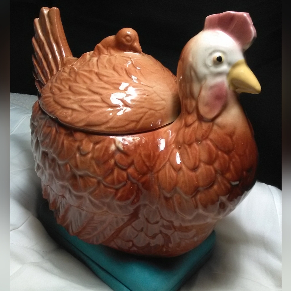 VINTAGE PAPCO Ceramic Hen Cookie Jar W/ BABY ON ITS BACK (10 X 8) EXC. COND. - Picture 2 of 9